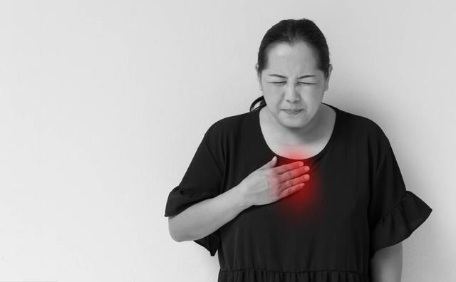 食道癌高危險群包含常吃過熱食物、胃食道逆流症狀嚴重者等等