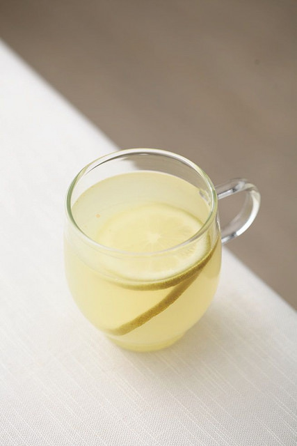 檸檬薑茶可以清淨身體並喚醒你的消化系統