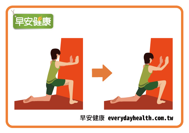 下蹲推牆伸展髂腰肌、提升肌肉柔軟度