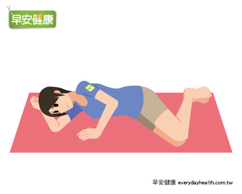 骨盆前傾可透過側躺踮腳改善