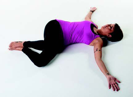 減輕下背痛的運動-基本仰臥扭轉