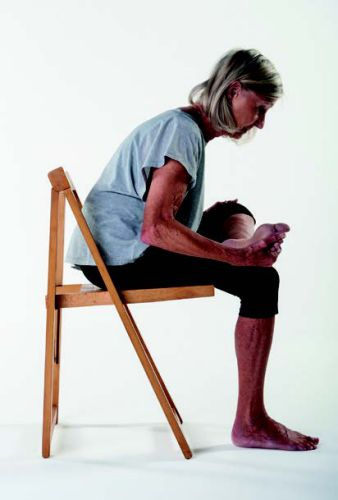 髖部與臀部伸展運動-坐椅4字伸展