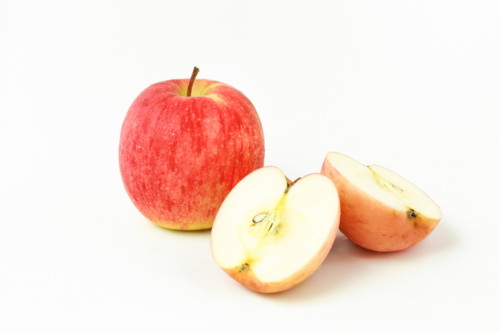 預防肺癌吃蘋果！芬蘭研究指出，蘋果中含有豐富抗氧化物質黃酮素，抑制肺癌率高達58%
