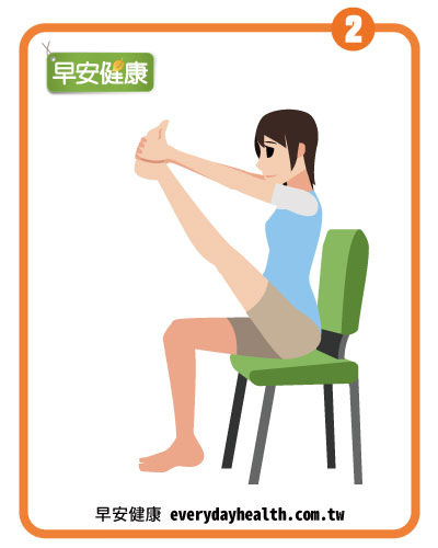 坐著簡單伸展膝蓋預防膝痛、腰痛