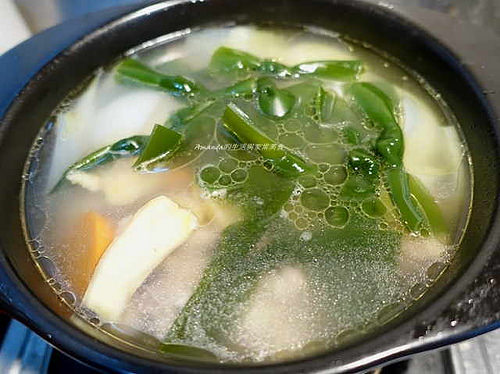 養髮、消水腫，女性必吃！料理達人教你煮蛤蜊海帶雞湯