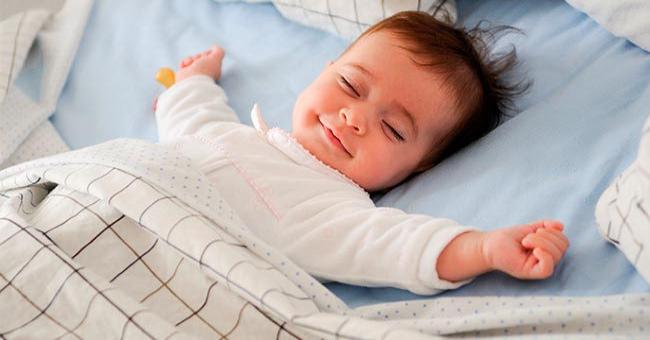 這樣陪寶寶睡覺，降低50％嬰兒猝死風險！
