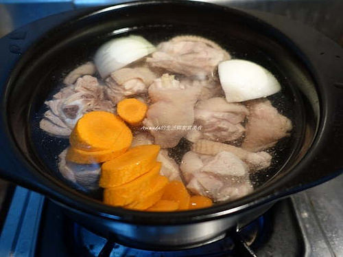 養髮、消水腫，女性必吃！料理達人教你煮蛤蜊海帶雞湯