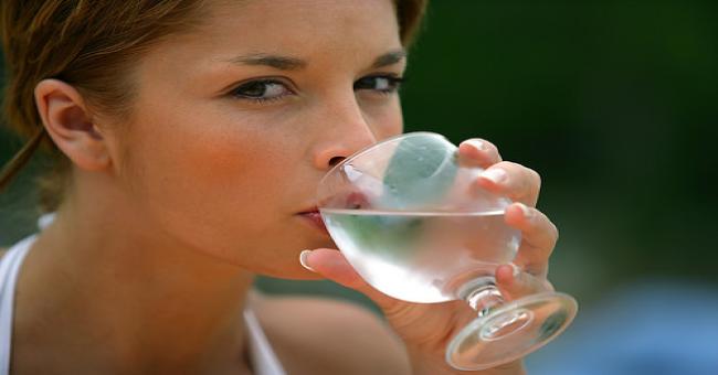 喝水也有減肥效果：促進體內循環，瘦身又暖身！