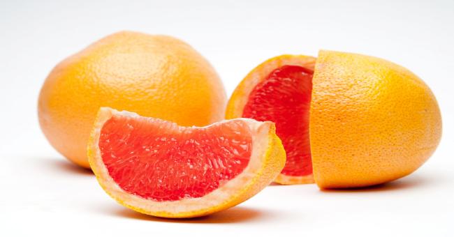 不可不知！葡萄柚、綠茶…8種燃脂食物