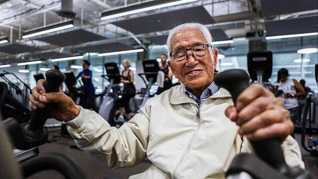 即使已超過100歲，Henry Tseng仍每天保持固定的運動習慣。