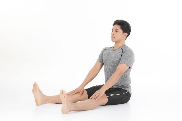 坐骨神經痛改善瑜珈：踝碰膝式