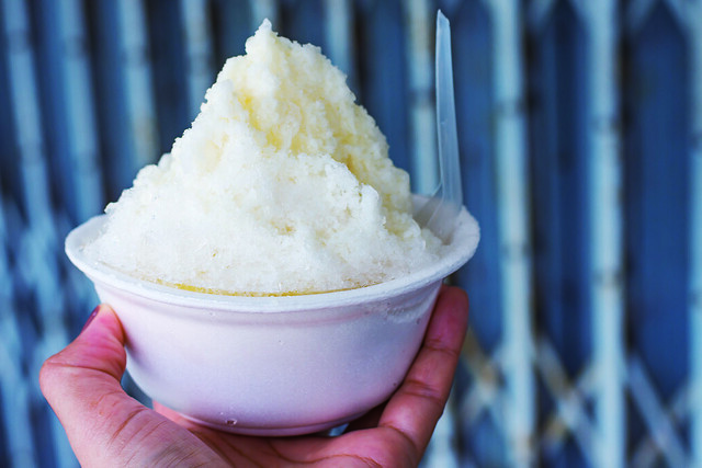 雪花冰，常含有奶粉、玉米粉、糖等調味料