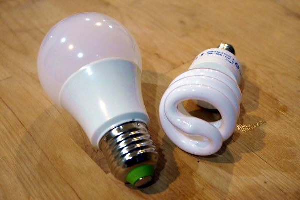省電燈泡換成LED燈泡更省電