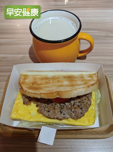 Donna營養師早餐提案：豬里肌三明治、鮮奶茶