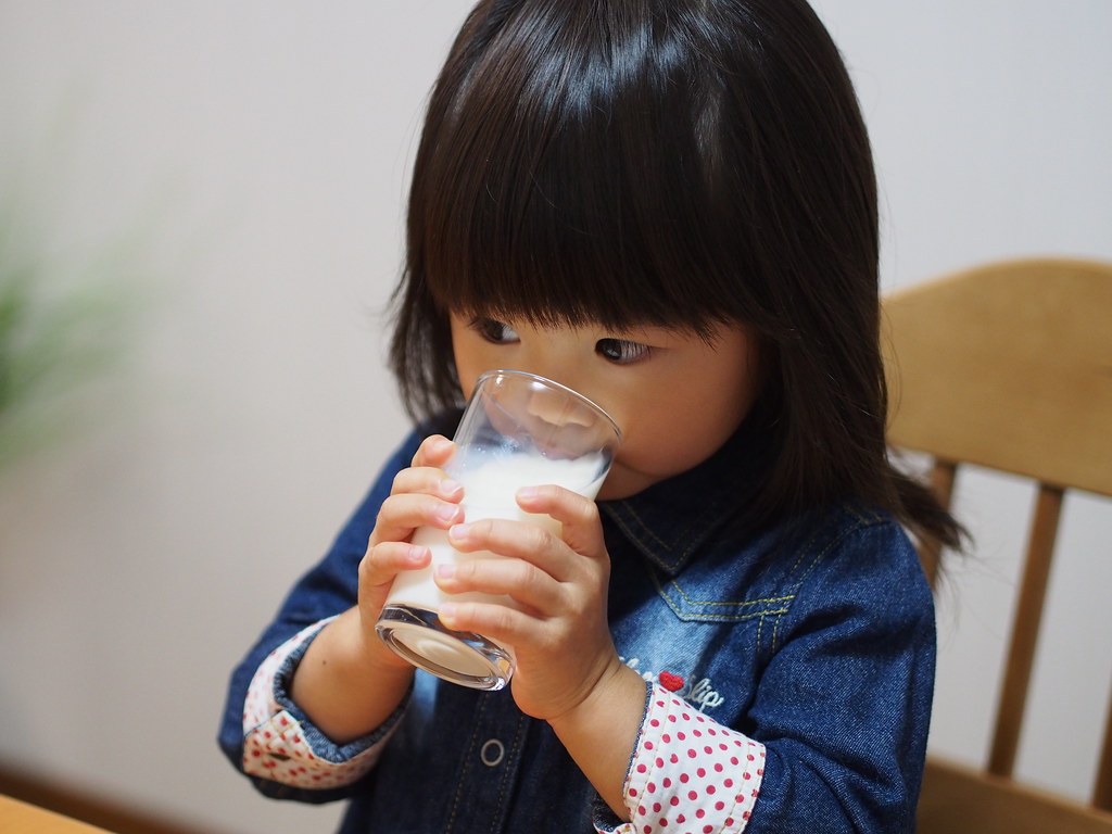 喝牛奶