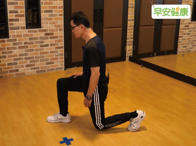 宋晏仁醫師示範運動