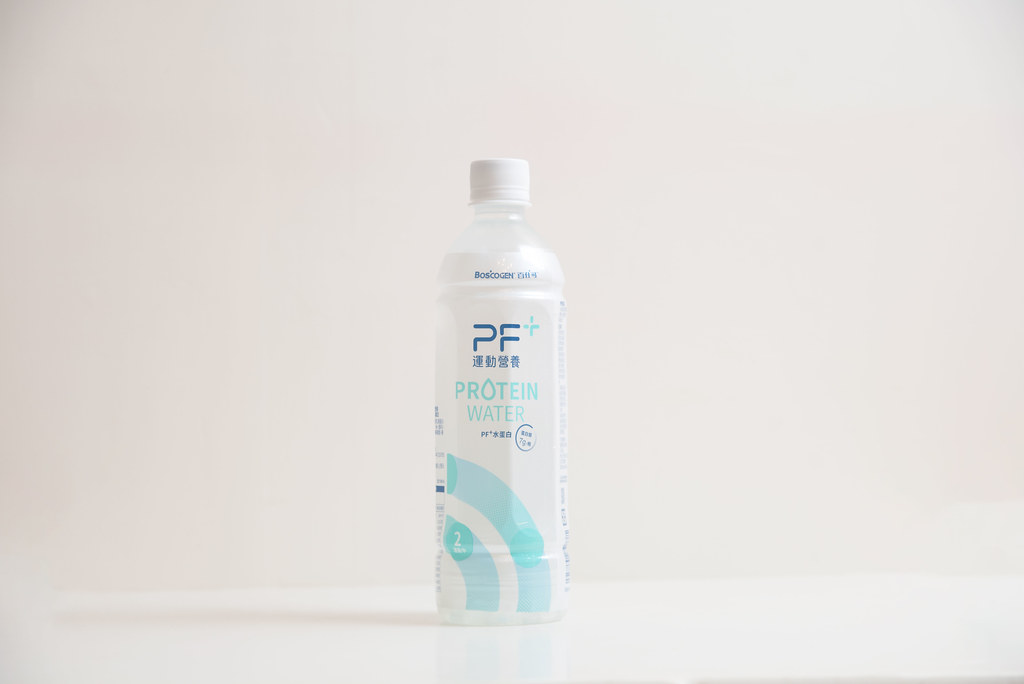 「百仕可PF+運動營養 水蛋白」含有分離乳清蛋白快速吸收，提供砂糖+葡萄糖及適量電解質納。