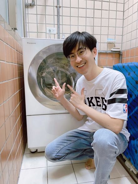 顏俊宇醫師試用分享-洗衣機體積小巧機能兼具時尚美型。