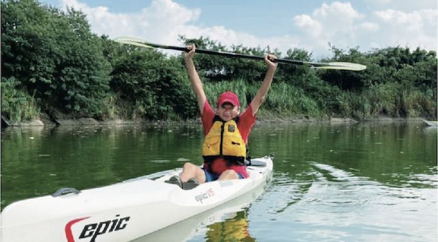透過獨木舟划槳，葉金川可以訓練上肢、胸肌和背肌肌肉。