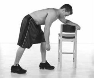 起始動作，將健側手臂放在桌上或是其他穩定的平面，以作為支撐，然後彎下身體。
