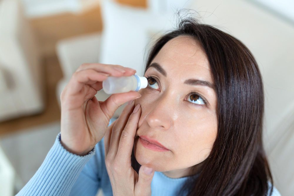 術後乾眼現象可使用高濃度玻尿酸人工淚液來緩解