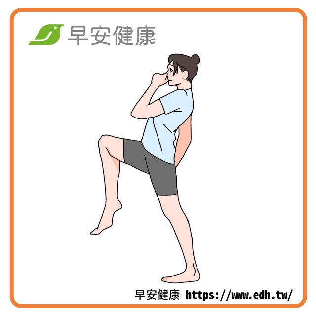 踢拳:膝踢動作,鍛鍊核心