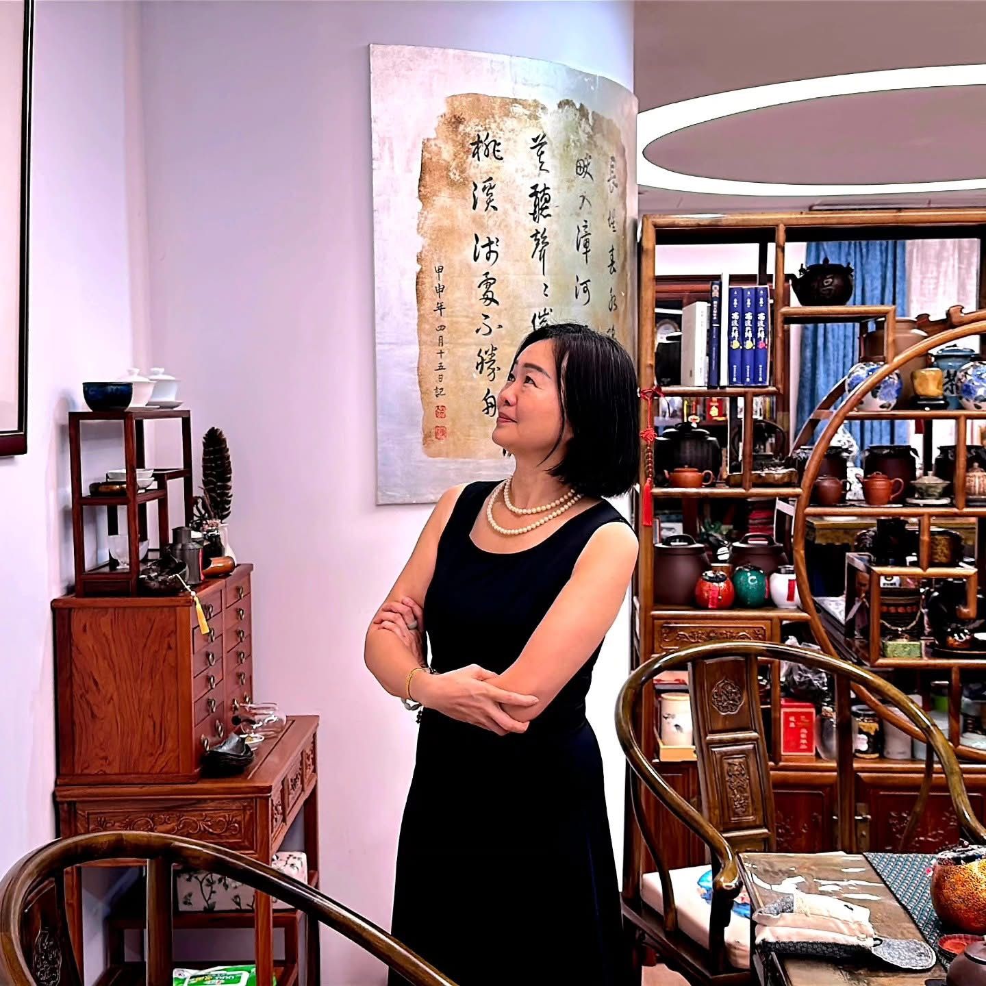 治療前：確定罹患婦科癌症後，女詩人顏艾琳馬不停蹄跑完台灣與江南藝文交流行程，才入院開刀（顏艾琳提供）
