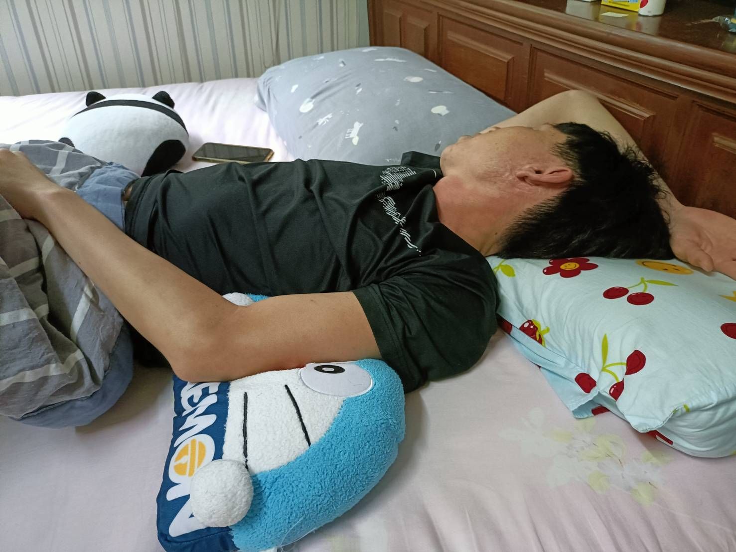 衛生福利部南投醫院_睡覺手舉高