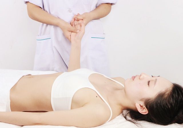 糖尿病手1胃脾大肠区反射区指揉法手部