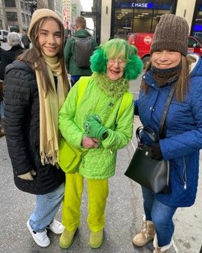 伊莉莎白經常親切回應民眾的合照要求