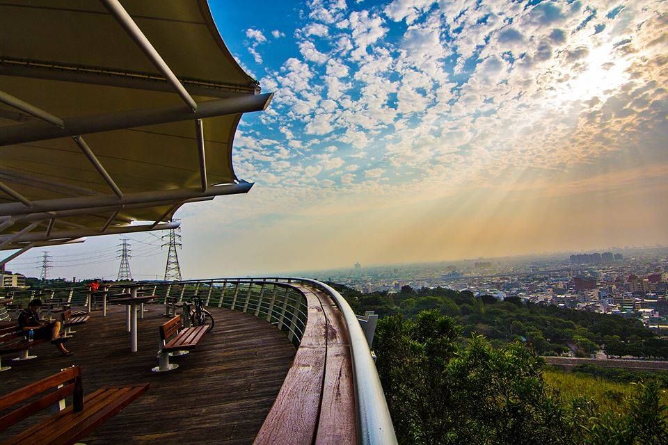 夕陽景點台中鰲峰山觀景台