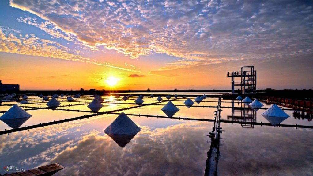 夕陽景點台南井仔腳瓦盤鹽田