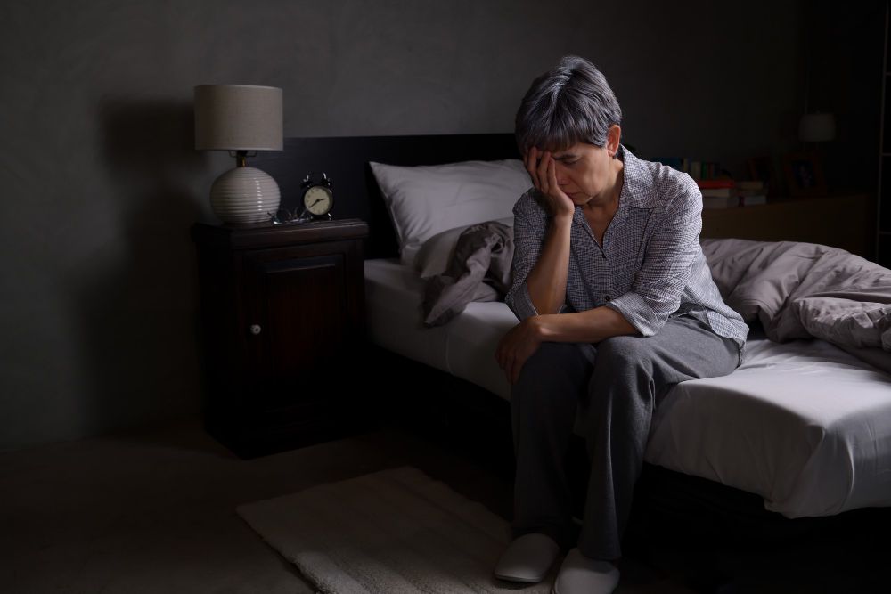 長輩秋冬心情低落原因 光線不足影響心情與作息