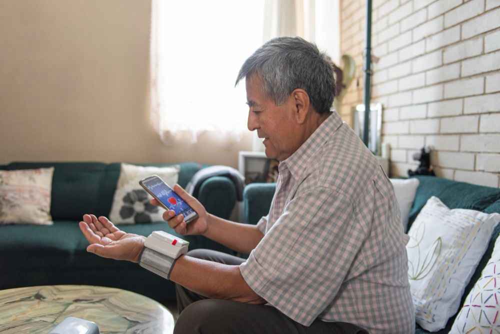 智慧居家技術已能將傳統的門診追蹤，轉變為全天候的監控網絡