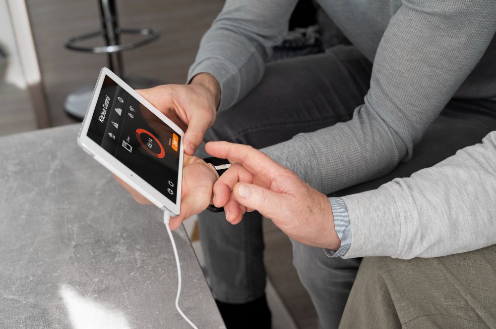 長輩智能系統挑選建議 介面要極簡化與語音化